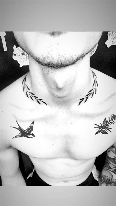 tatuaje hombre clavicula|Clavícula tattoo hombre